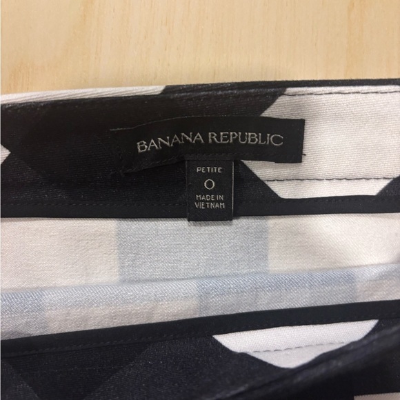 Banana Republic Monochrome Checkered Skirt (US 0) - Picture 7 of 9